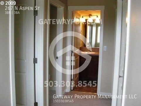 Building Photo - 267 N Aspen St