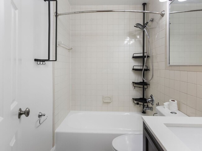 Building Photo - Charming 2BR/2BA Condo Near U Street with ...