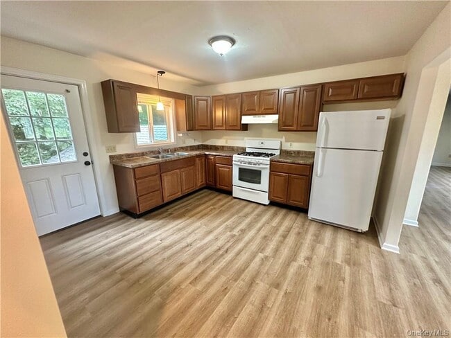 Building Photo - 2332 NY-300