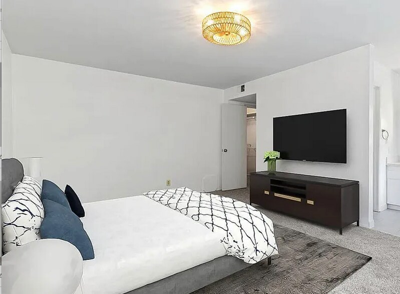 Building Photo - 7620 Mountain Blvd