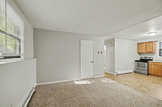 Building Photo - Cozy 2 bedroom Sanford Apartment Rental - $900/Month