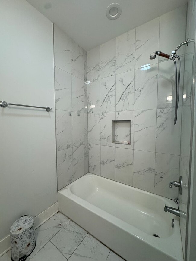 Building Photo - AM-Clybourn LLC