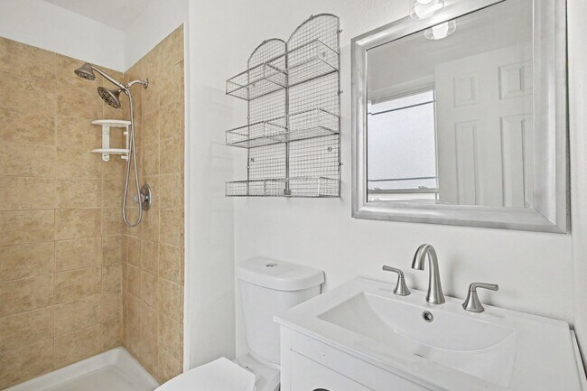 Building Photo - 2720 Northridge Dr