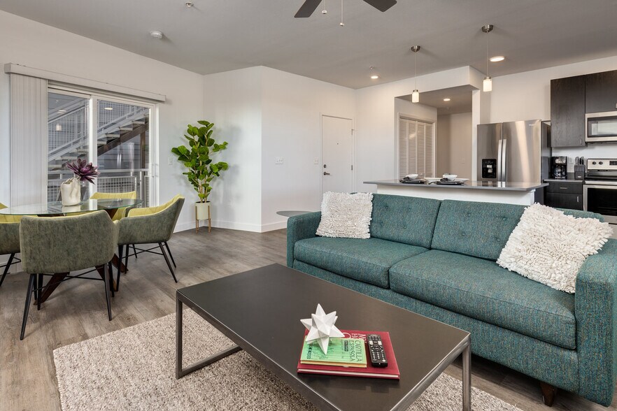 Living Area - 1878 Notre Dame Blvd