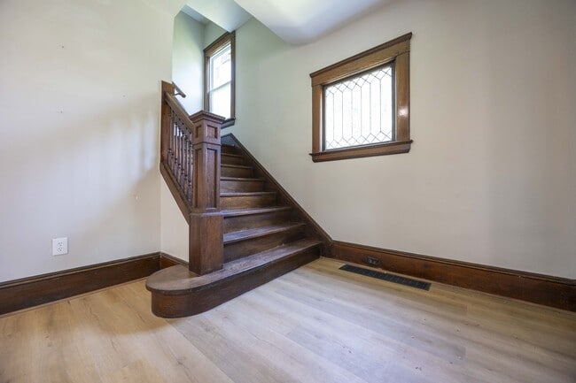 Building Photo - 1496 E 107th St