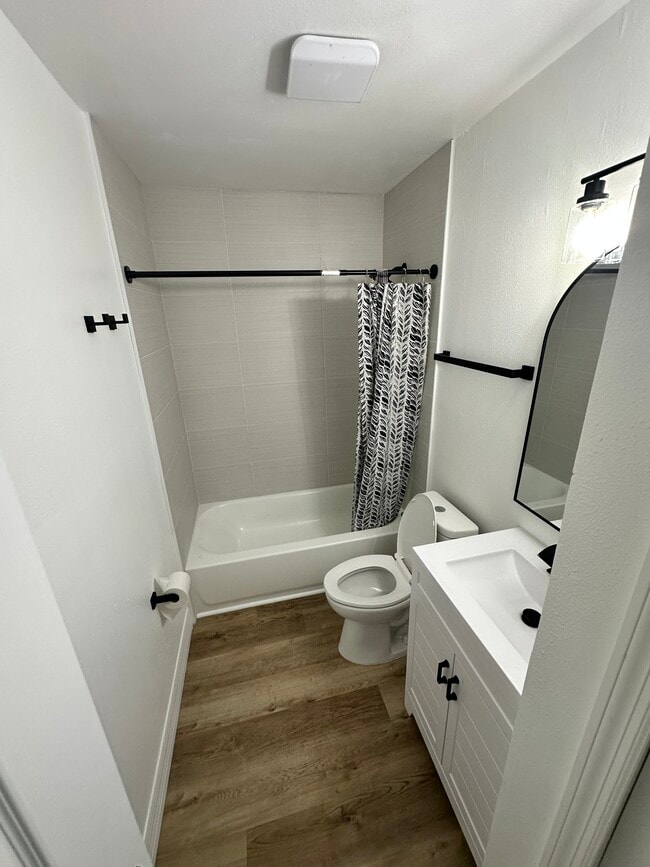 Building Photo - 2517 Oak Hollow Dr