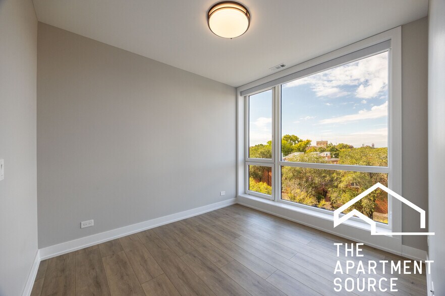 Building Photo - 2355 W Flournoy St