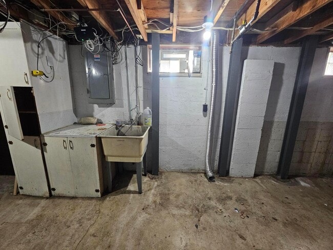 Building Photo - 6648 Kennerdown St