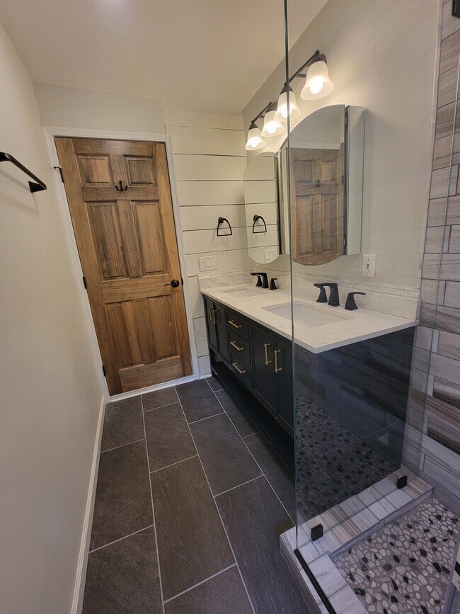 Building Photo - 218 Chatham Ave