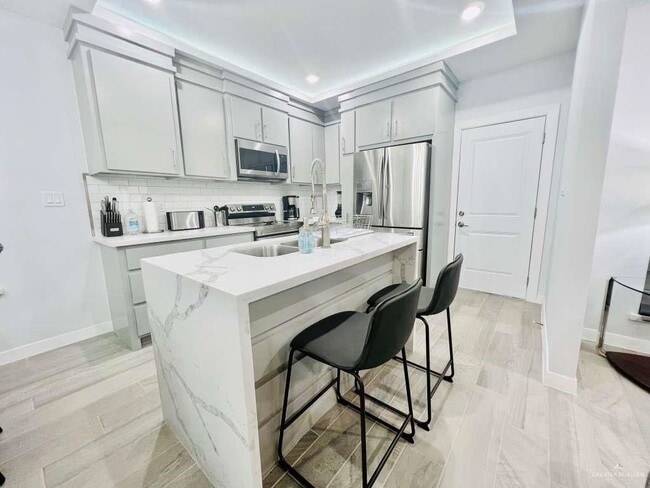 Building Photo - 27 Fir Ave