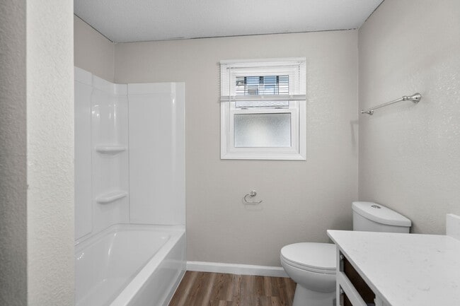 Building Photo - 3 Bedroom 1 Bathroom single family home