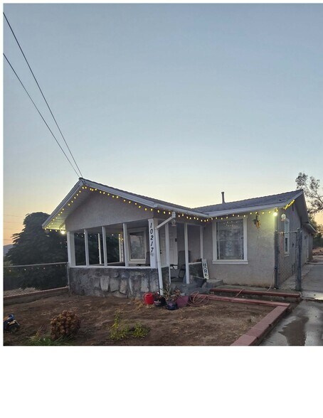 Building Photo - 10217 Yorba St