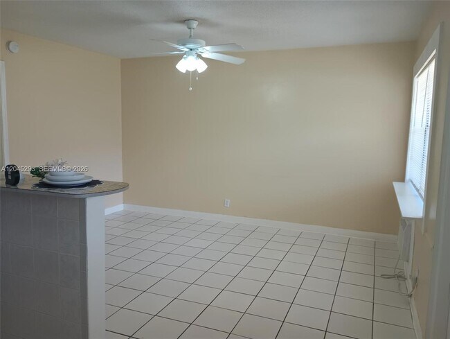 Building Photo - 1433 SW 24th Ct