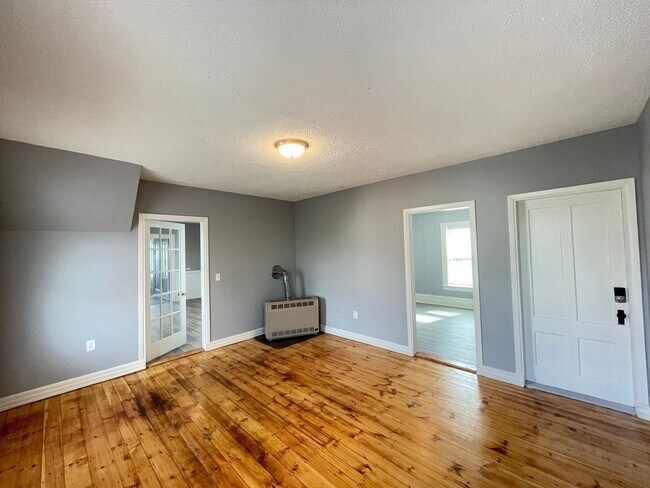 Building Photo - 357 Wilson St