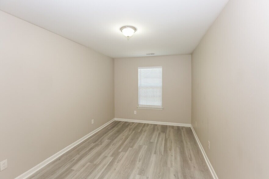 Building Photo - 802 Wesley Alan Ln