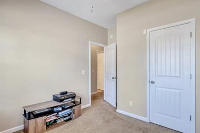 Building Photo - MOVE-IN SPECIAL: 50% OFF 1st MONTH'S RENT ...