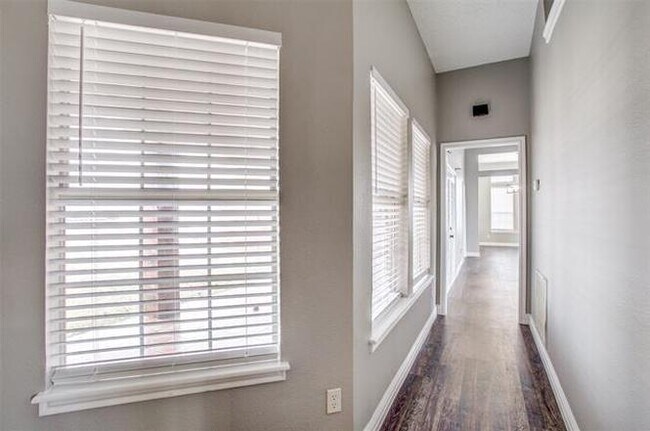 Building Photo - 157 Country Pl Ln