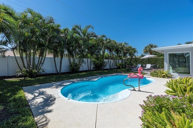 Building Photo - 104 24th St