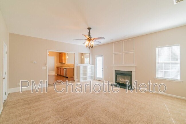 Building Photo - 2068 White Cedar Ln