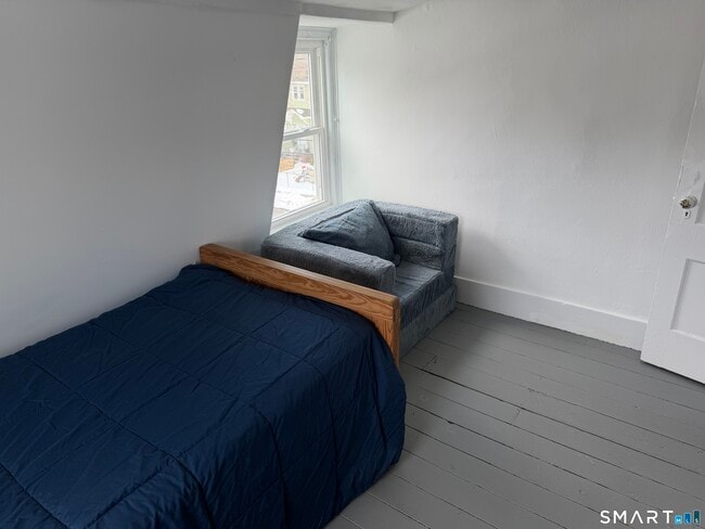 Building Photo - 246 Ledyard St