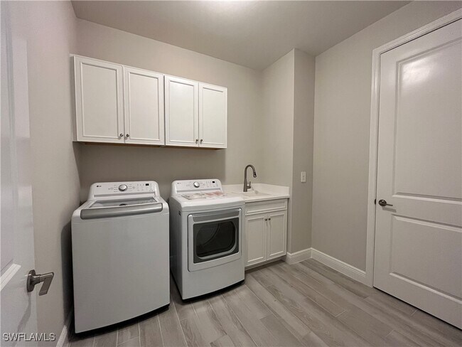 Building Photo - 3972 Pegasus Wy