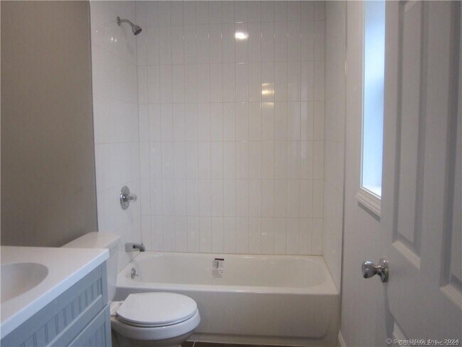 Building Photo - 574 Chopsey Hill Rd