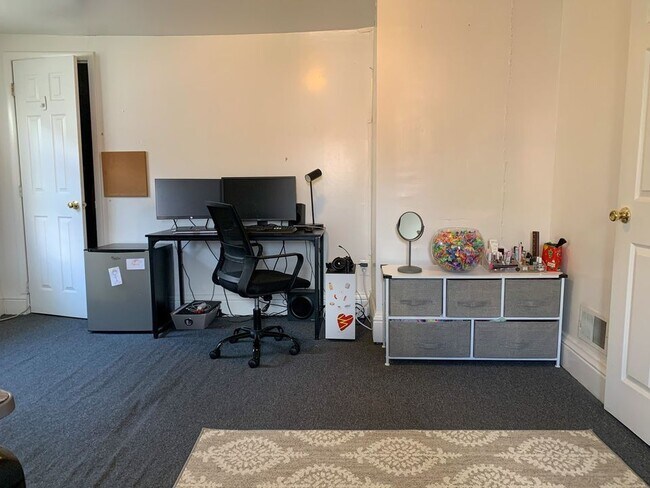 Building Photo - 308 S Neville St