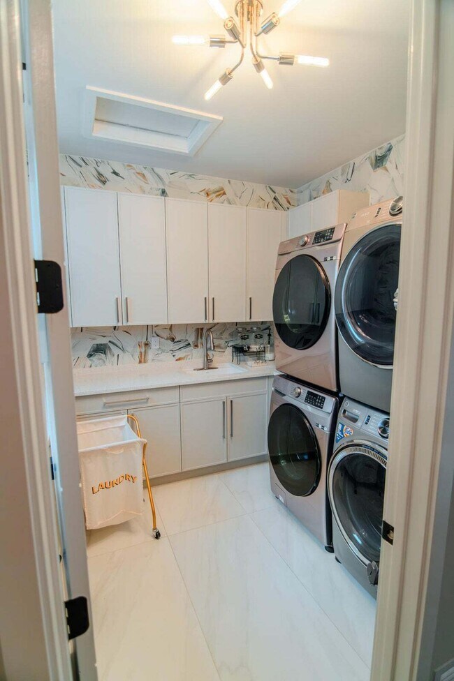 Building Photo - 8305 Fishhawk Falls Ct