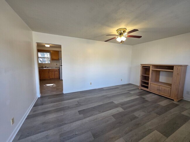 Building Photo - Charming 3-Bedroom Home with Spacious Backyard & Modern Amenities