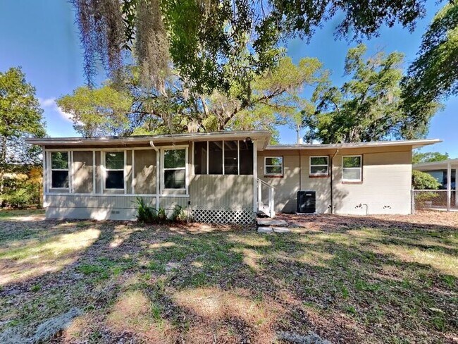 Building Photo - 5950 El Morro Dr S