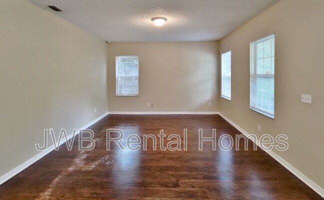 Building Photo - 1609 W 24th St