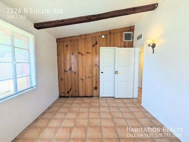 Building Photo - 2226 N Euclid Ave