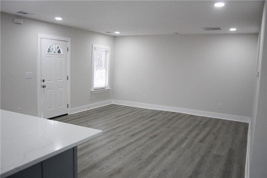 Building Photo - 970 Bates Rd