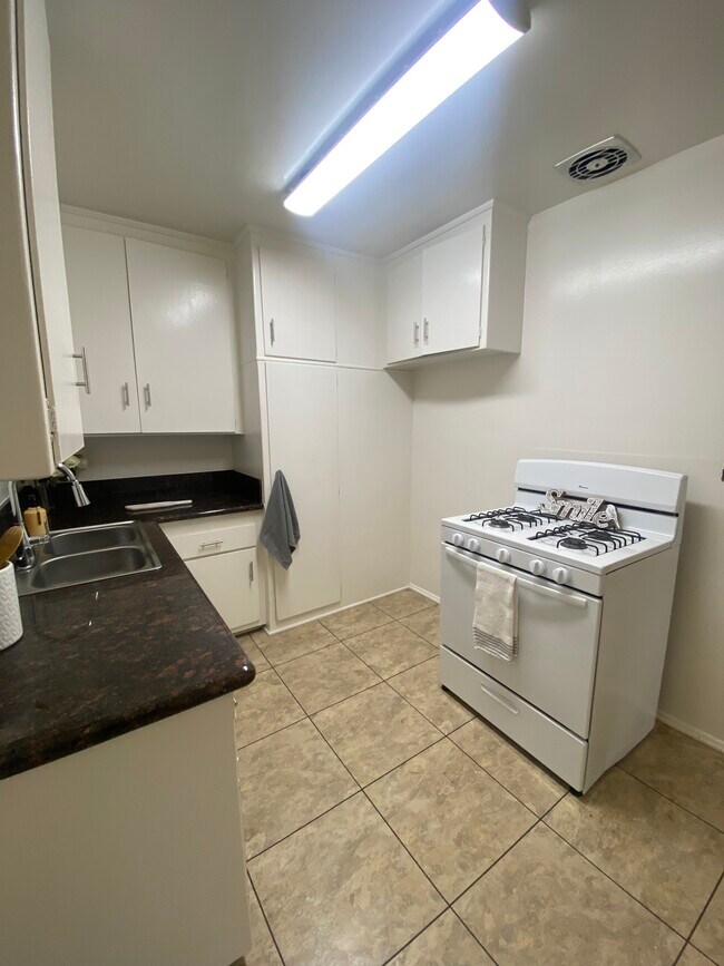 Building Photo - Grismer Cove