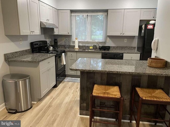 Building Photo - 39633 Round Robin Way