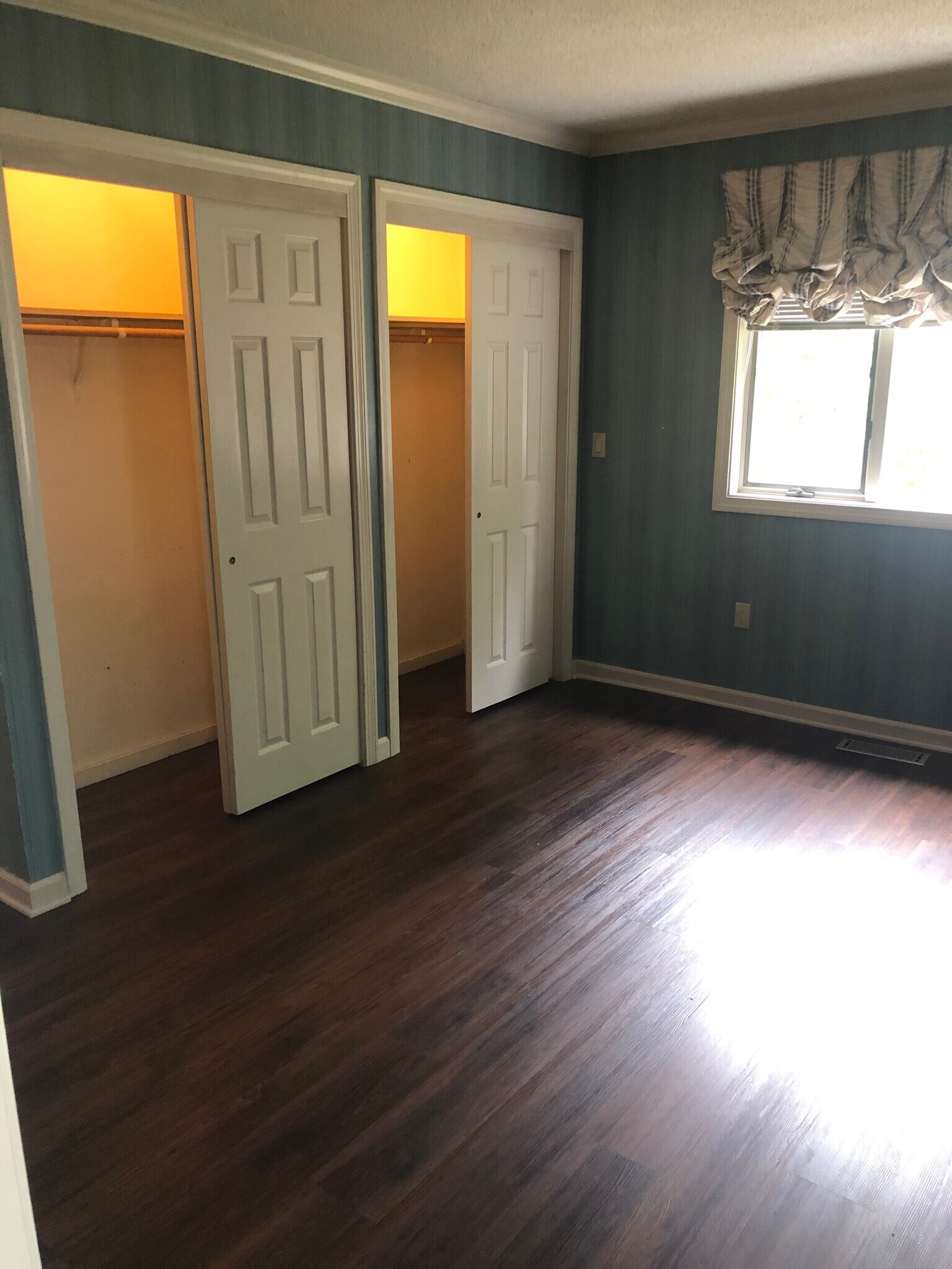 Master bedroom - 120 Courtyard Ln