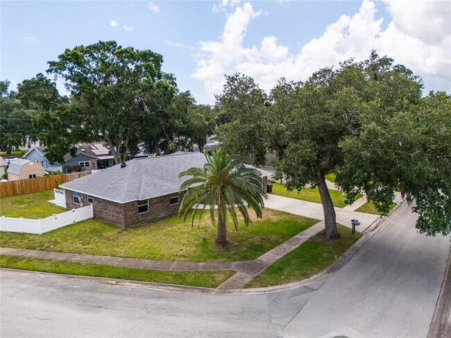 Building Photo - 923 Sand Crest Dr