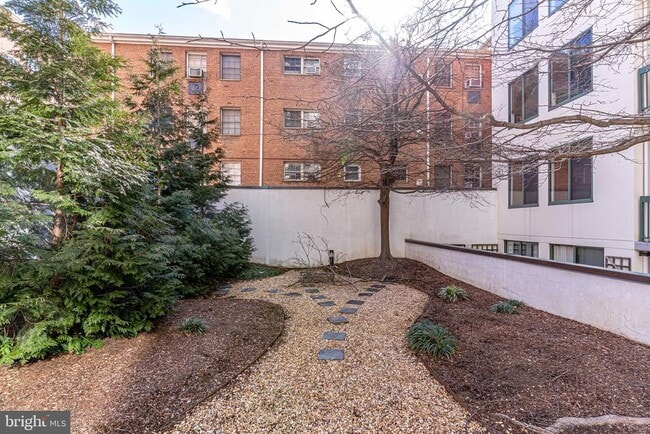 Building Photo - 955 26th St NW