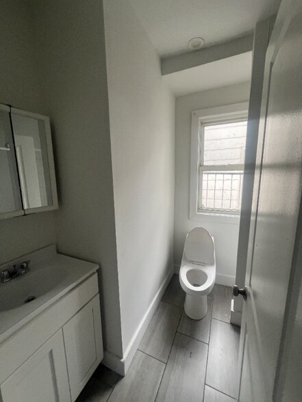 Building Photo - 877 S 14th St