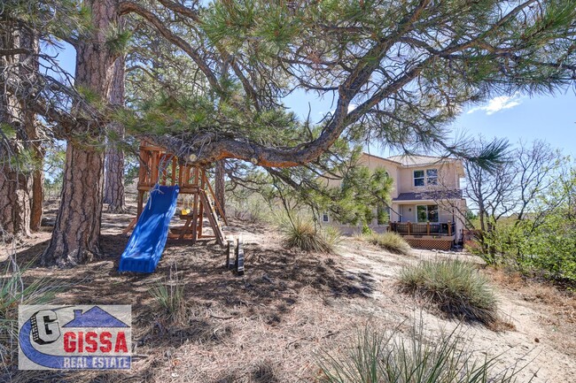 Building Photo - This stunning six-bedroom, three-and-a-hal...