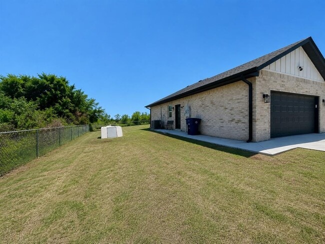 Building Photo - 2241 Old Hwy 81