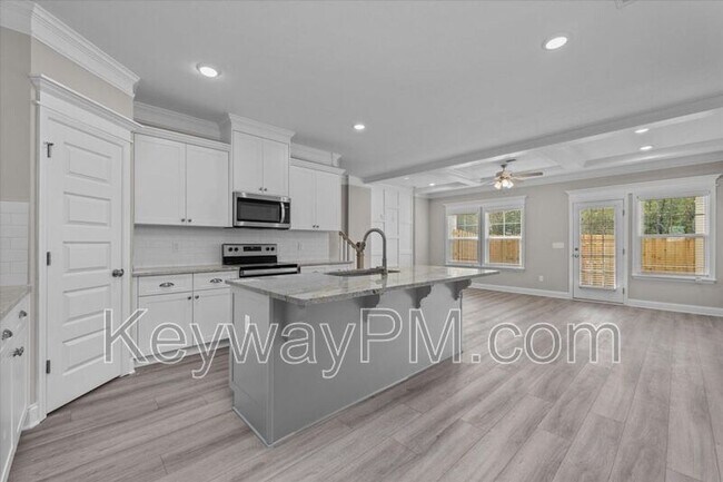 Building Photo - 232 Linsmore Ave