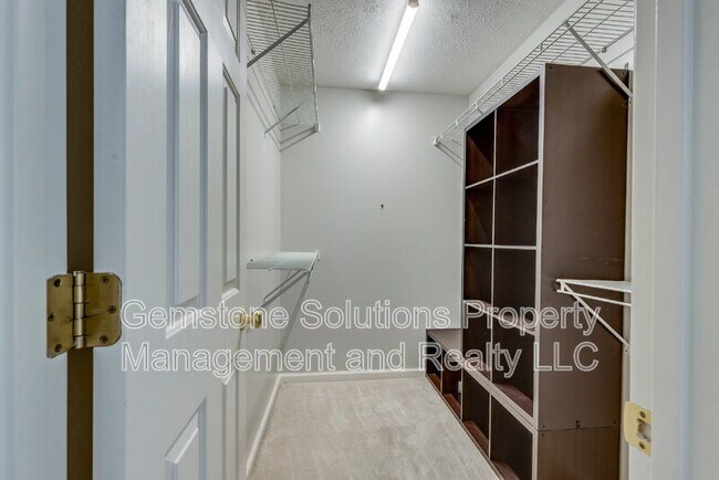 Building Photo - 2214 Falcon Creek Dr