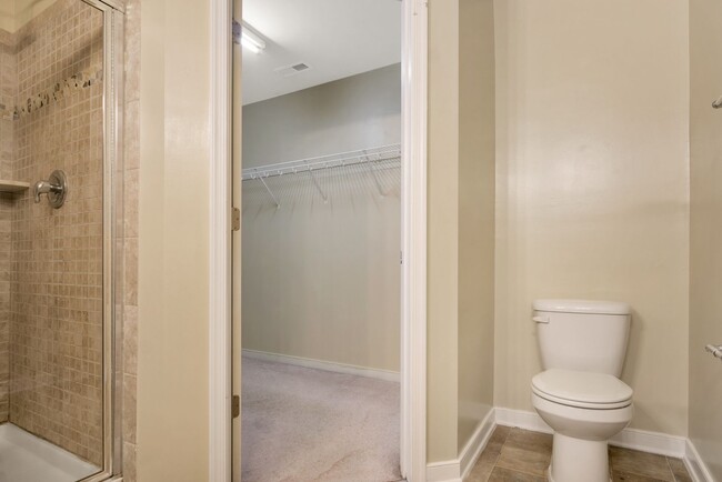 Building Photo - Spacious 3 Bedroom 3.5 Bathroom Townhome i...