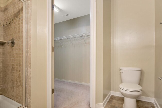 Building Photo - Spacious 3 Bedroom 3.5 Bathroom Townhome in Newport News