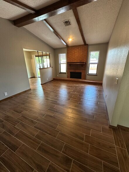 Building Photo - 108 S English Dr