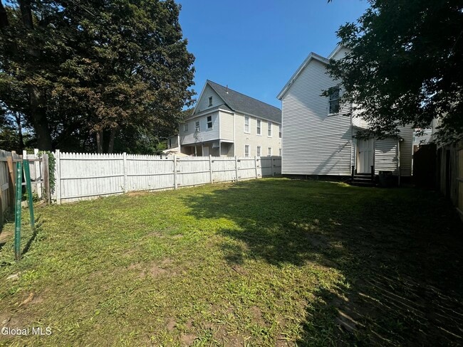 Building Photo - 21 Grove Pl