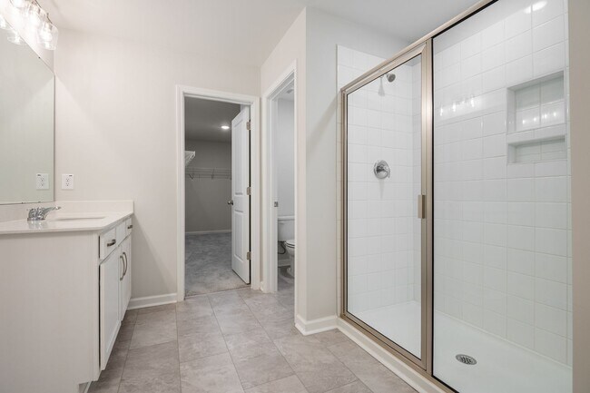 Building Photo - Gorgeous end-unit townhome near Brier Creek!