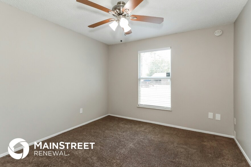 Building Photo - 2433 Justin Rd E