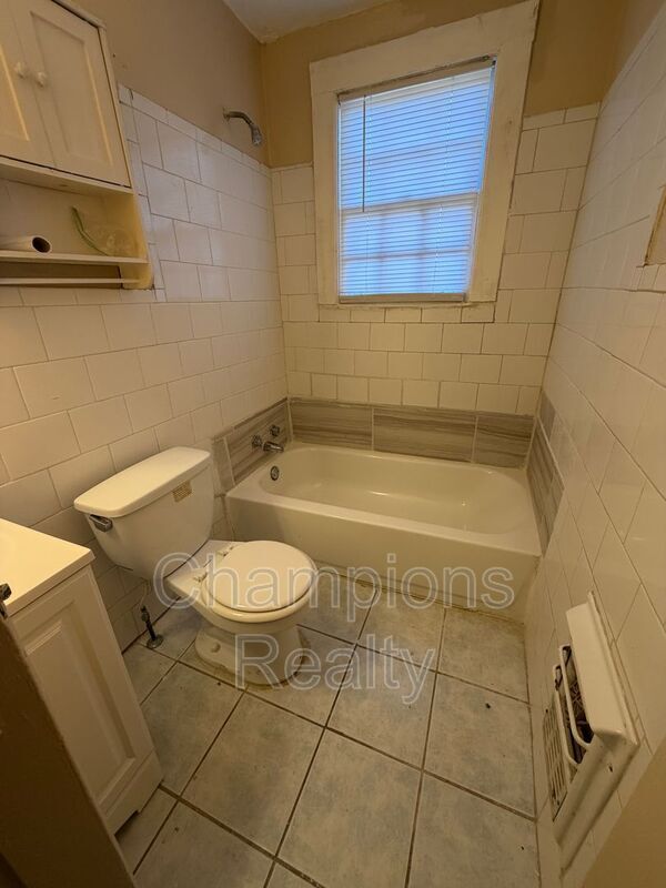 Building Photo - 2802 Pecan St